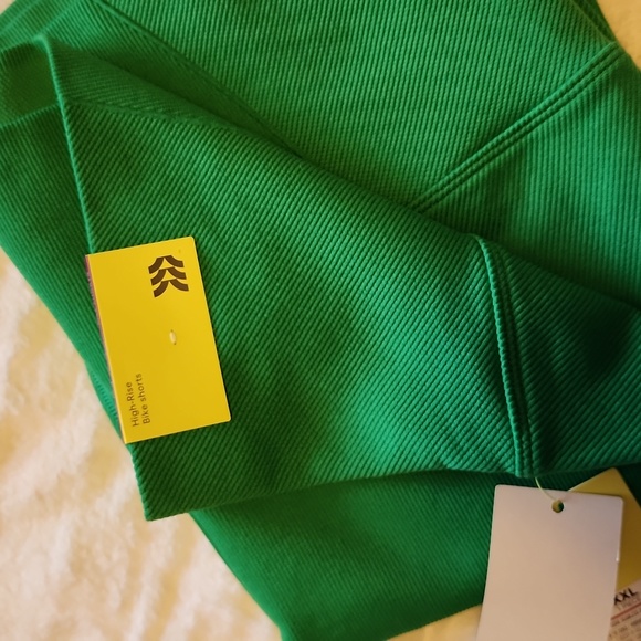 NWT Green biker shorts - Picture 4 of 4